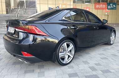 Седан Lexus IS 2017 в 