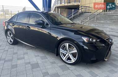 Седан Lexus IS 2017 в 