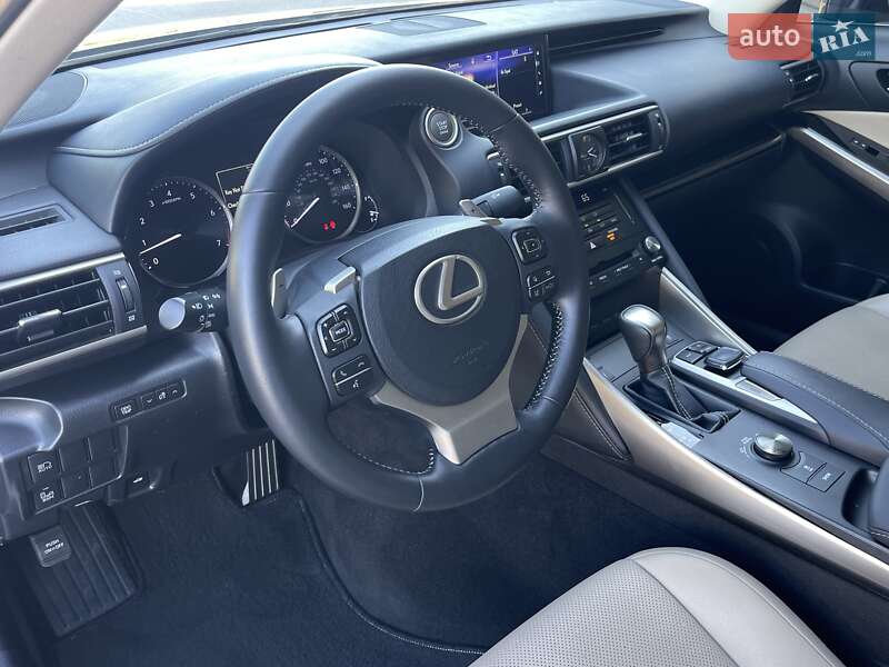 Седан Lexus IS 2017 в Києві