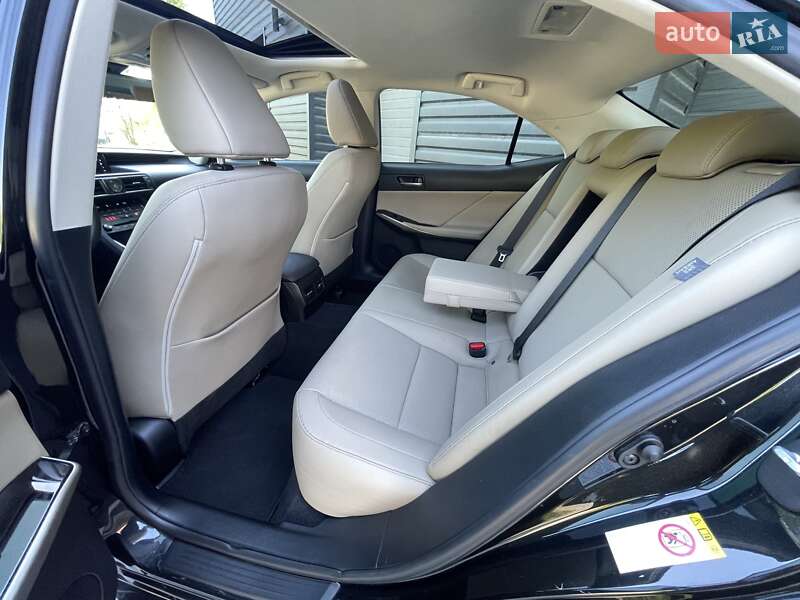 Седан Lexus IS 2017 в Києві