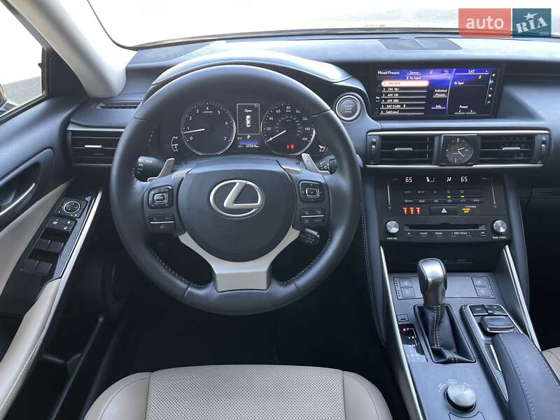 Седан Lexus IS 2017 в Києві