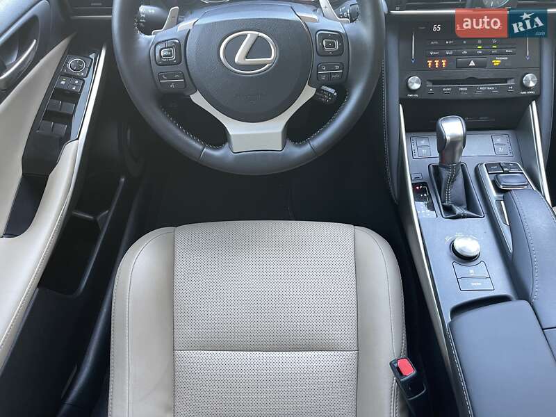 Седан Lexus IS 2017 в Києві