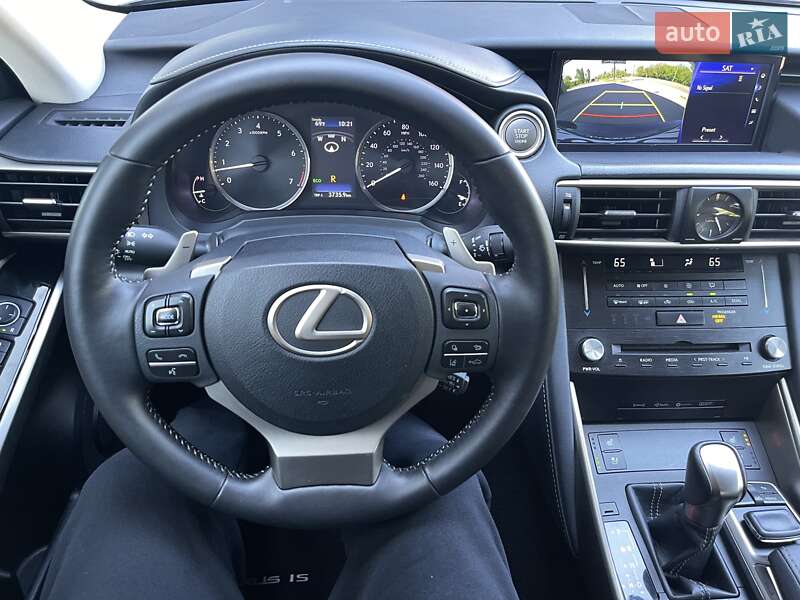 Седан Lexus IS 2017 в Києві