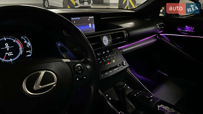 Седан Lexus IS 2016 в Ивано-Франковске
