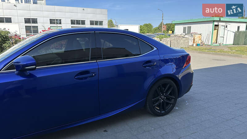 Седан Lexus IS 2016 в Ивано-Франковске