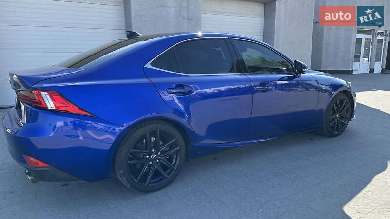 Седан Lexus IS 2016 в Ивано-Франковске