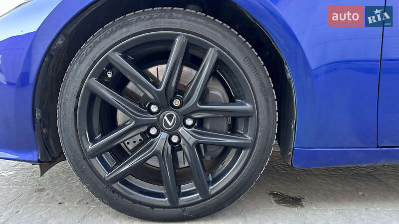 Седан Lexus IS 2016 в Ивано-Франковске
