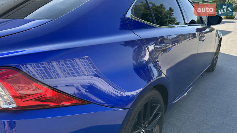 Седан Lexus IS 2016 в Ивано-Франковске