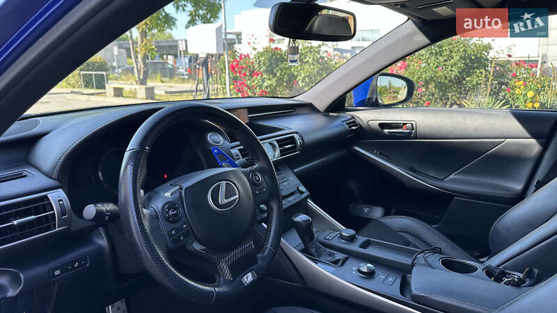 Седан Lexus IS 2016 в Ивано-Франковске