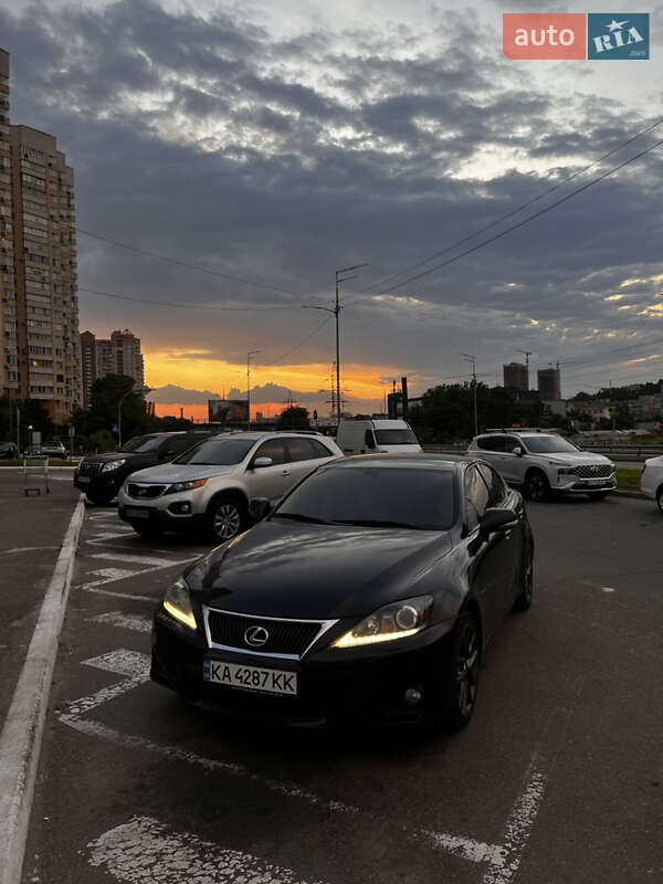Lexus IS 2011