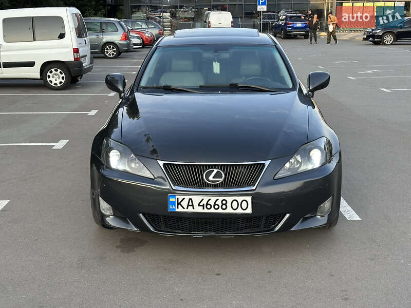 Седан Lexus IS 2005 в 
