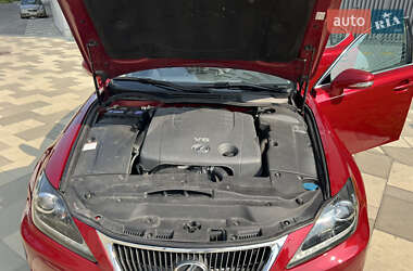 Седан Lexus IS 2012 в 