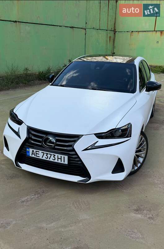 Lexus IS 2017