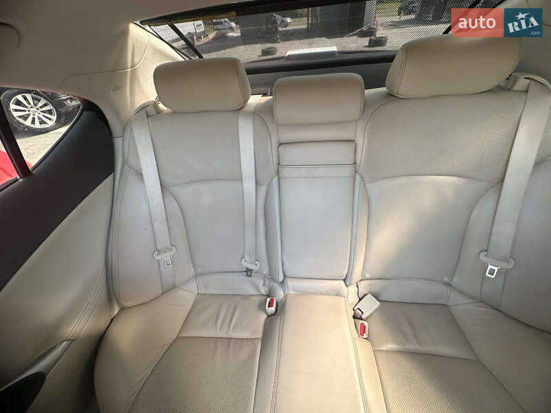 Седан Lexus IS 2011 в Львове
