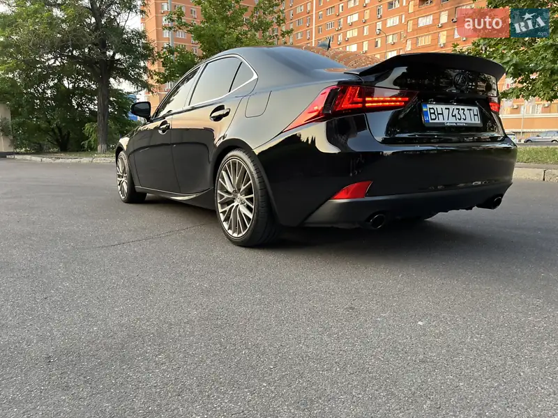 Lexus IS