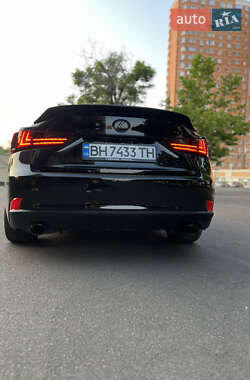 Седан Lexus IS 2013 в 