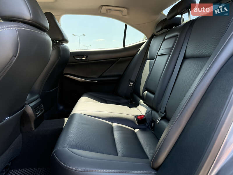 Седан Lexus IS 2016 в Дніпрі