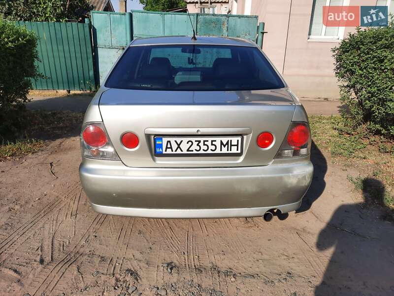 Седан Lexus IS 1999 в Краснограде
