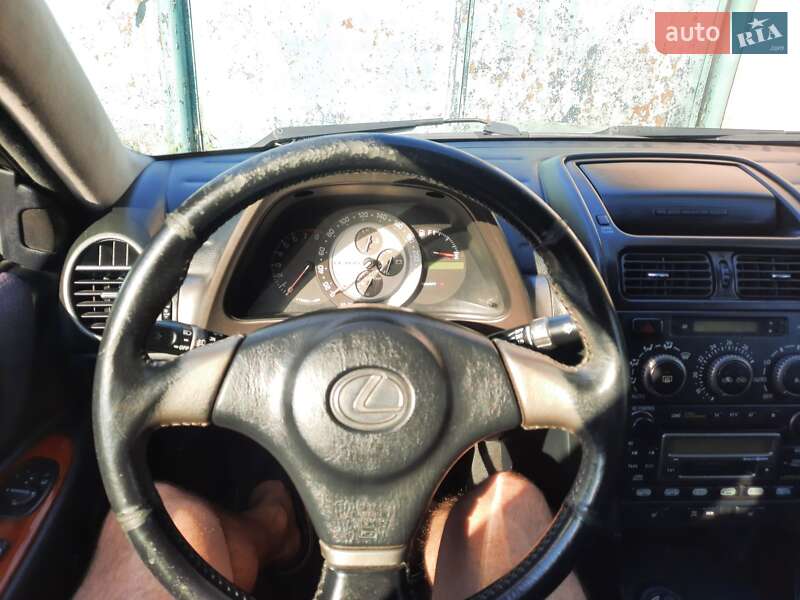 Седан Lexus IS 1999 в Краснограде