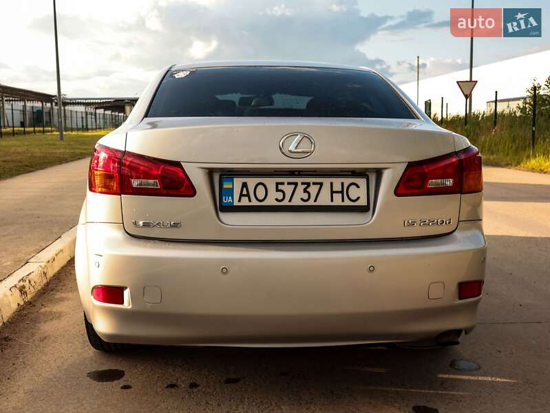 Седан Lexus IS 2005 в Коростене