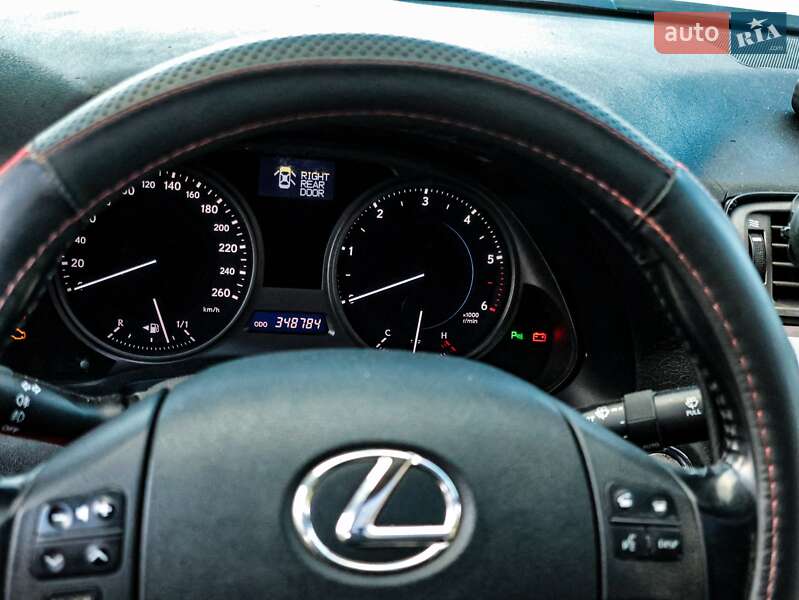 Седан Lexus IS 2005 в Коростене