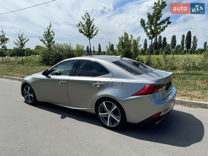Lexus IS 2017