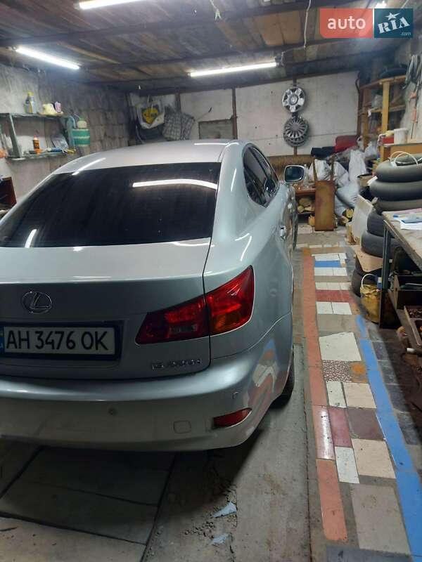 Седан Lexus IS 2005 в Чугуєві