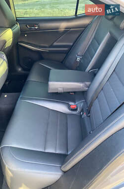 Седан Lexus IS 2013 в 