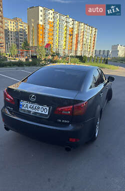 Седан Lexus IS 2005 в 
