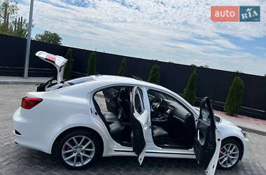 Седан Lexus IS 2013 в 