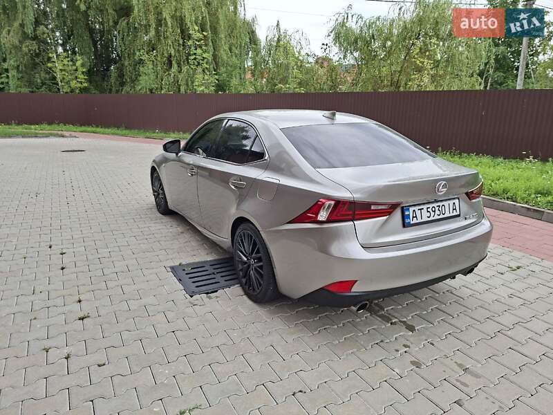 Седан Lexus IS 2013 в Ивано-Франковске
