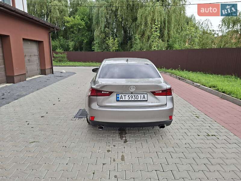 Седан Lexus IS 2013 в Ивано-Франковске