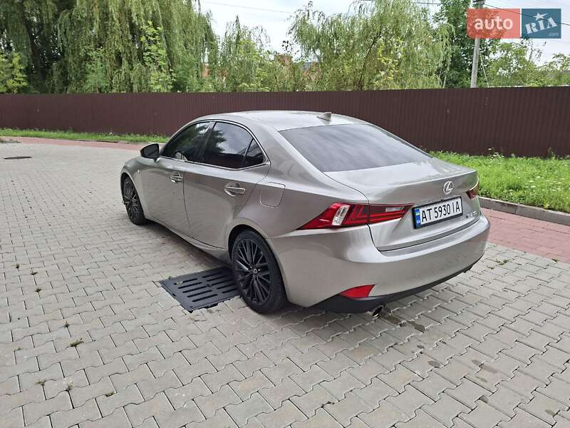 Седан Lexus IS 2013 в Ивано-Франковске