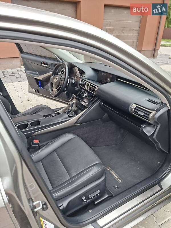 Седан Lexus IS 2013 в Ивано-Франковске