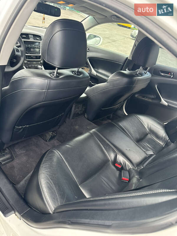 Седан Lexus IS 2010 в Сваляве