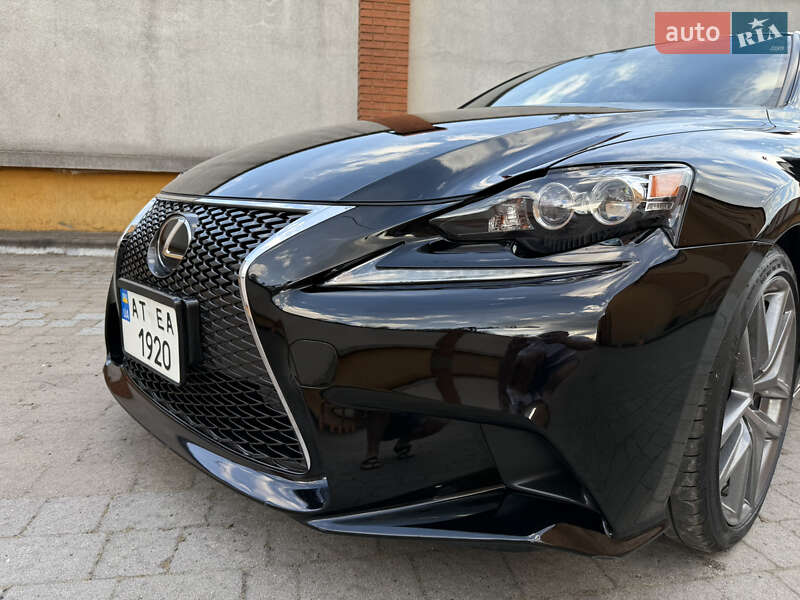 Седан Lexus IS 2015 в Ивано-Франковске