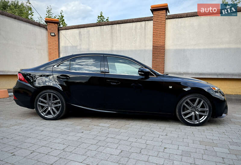 Седан Lexus IS 2015 в Ивано-Франковске
