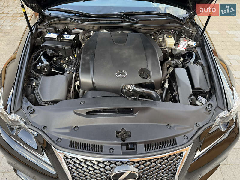 Седан Lexus IS 2015 в Ивано-Франковске
