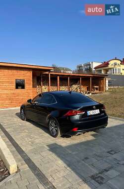 Седан Lexus IS 2020 в 