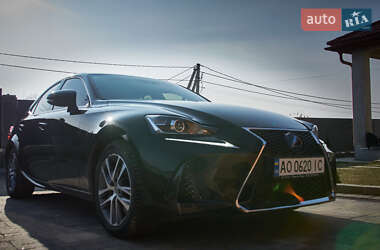 Седан Lexus IS 2020 в 