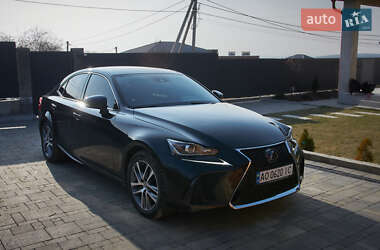 Седан Lexus IS 2020 в 