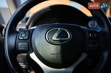 Седан Lexus IS 2020 в 