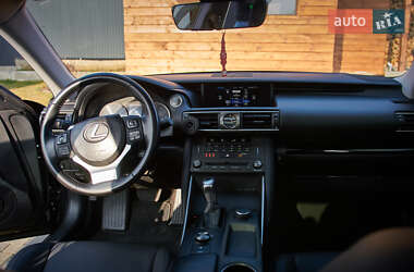 Седан Lexus IS 2020 в 