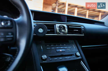 Седан Lexus IS 2020 в 