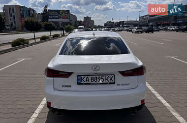 Седан Lexus IS 2015 в 
