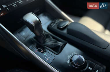 Седан Lexus IS 2014 в 