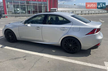 Седан Lexus IS 2015 в 