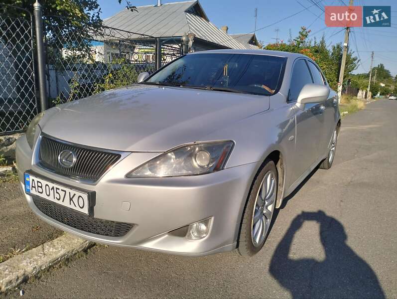 Седан Lexus IS 2007 в Тростянце