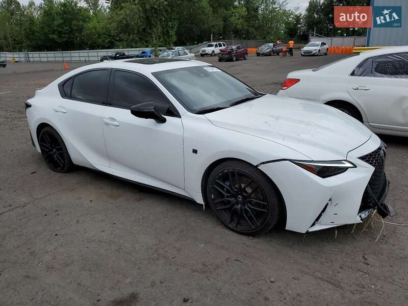 Седан Lexus IS 2024 в Львове