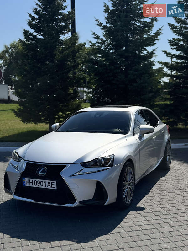 Lexus IS 2017